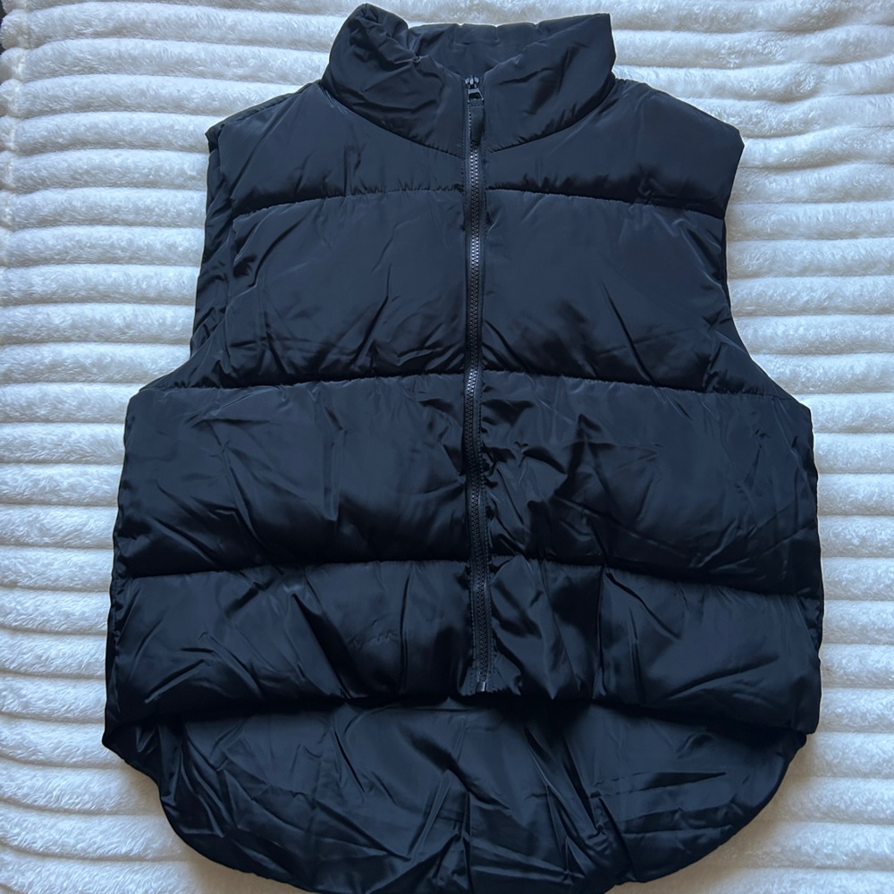 Black puffer vest